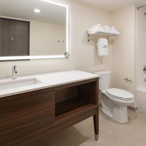 One-Bedroom Queen Suite Mobility accessible